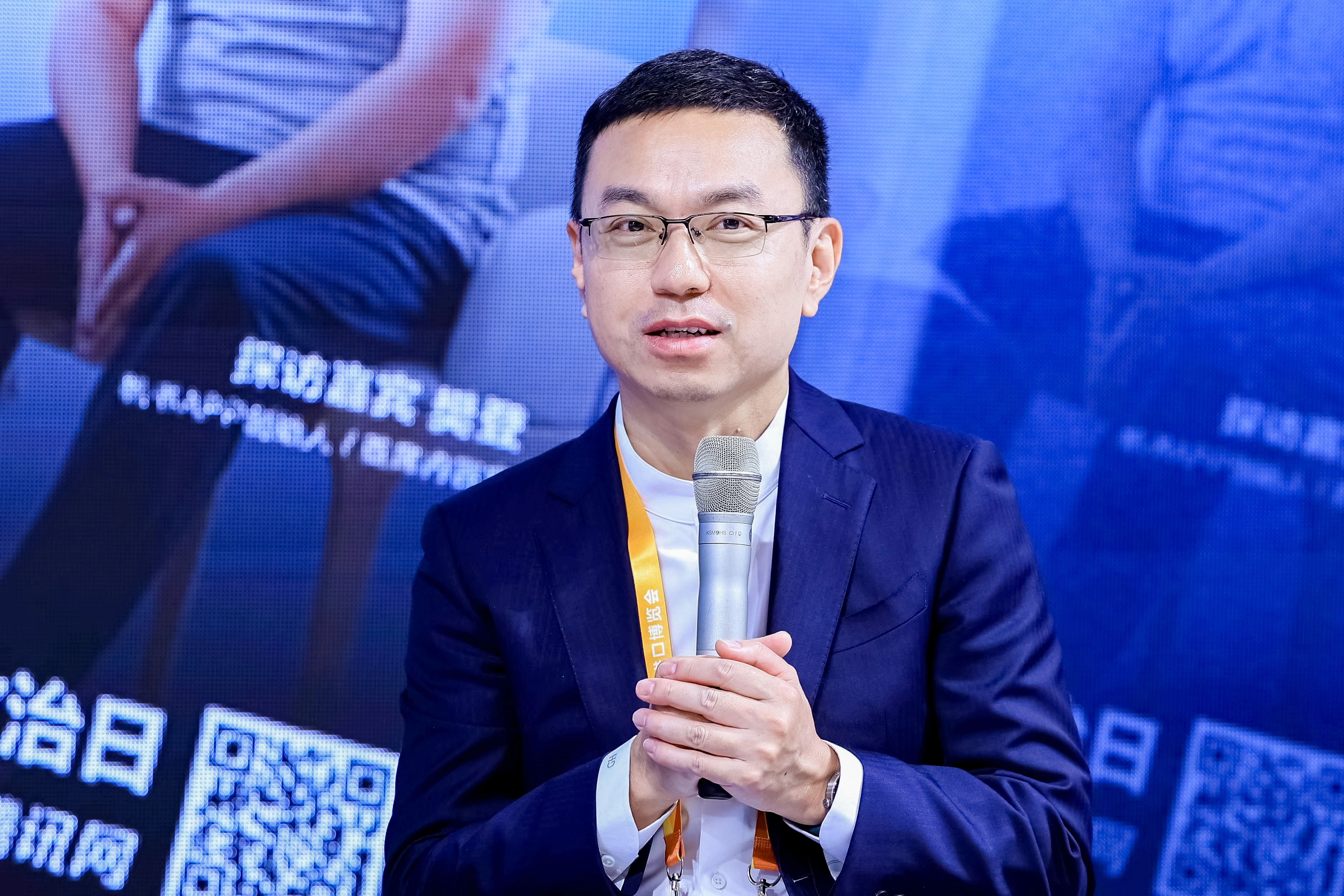 诺华公司中国区副总裁，心血管、肾脏及代谢治疗领域  兼创新患者服务负责人管宏现场发言